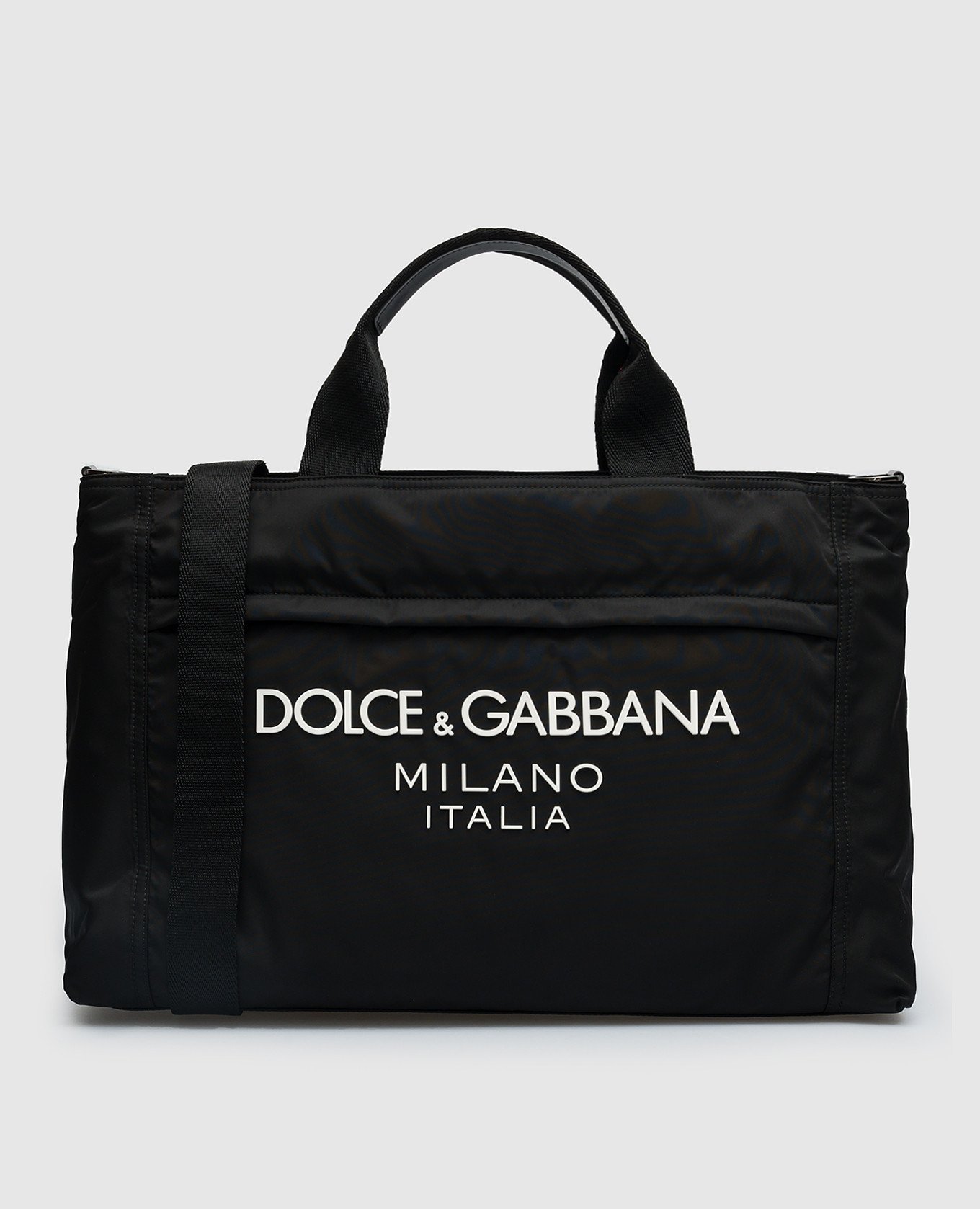 Black travel bag with contrasting logo