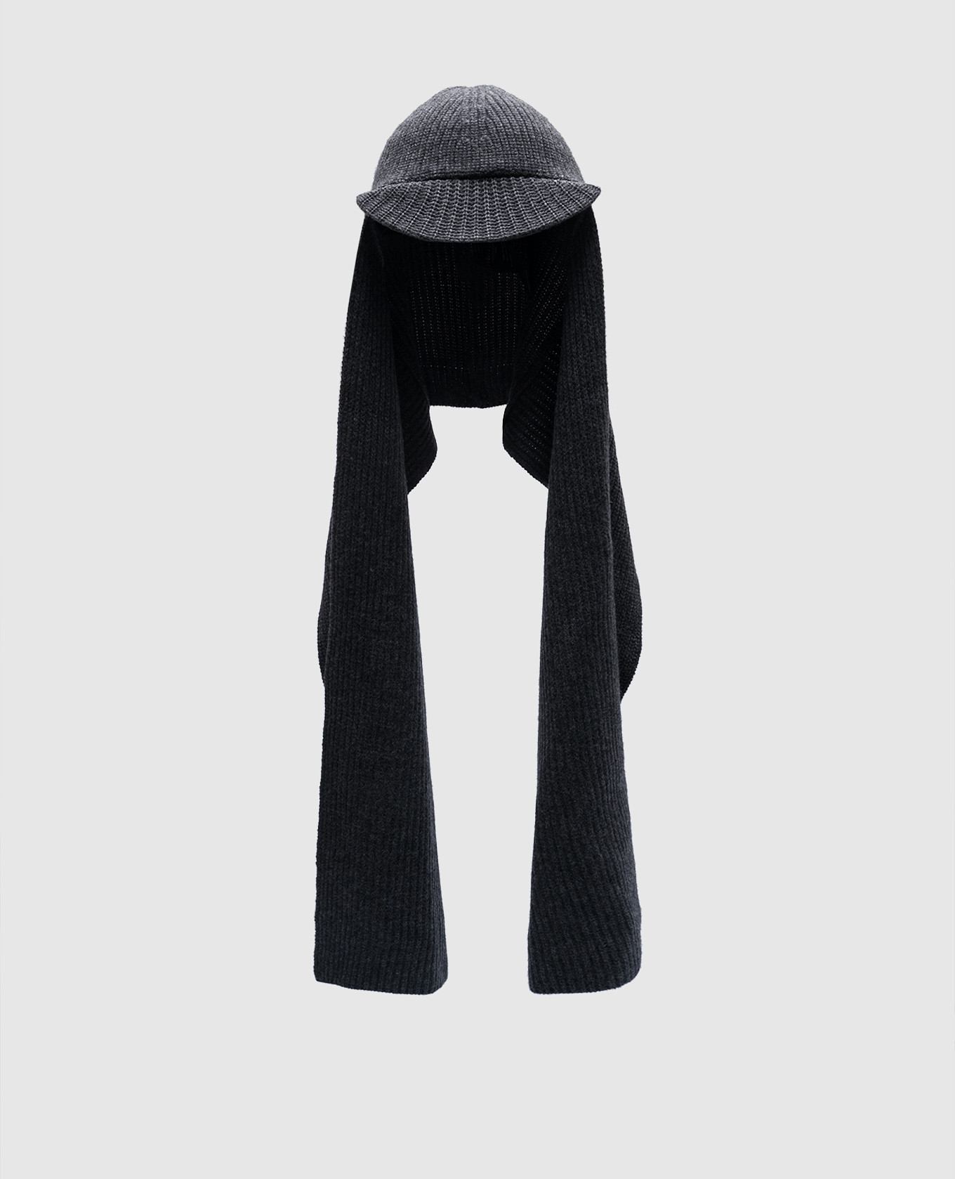 Gray hat with a scarf made of wool and cashmere