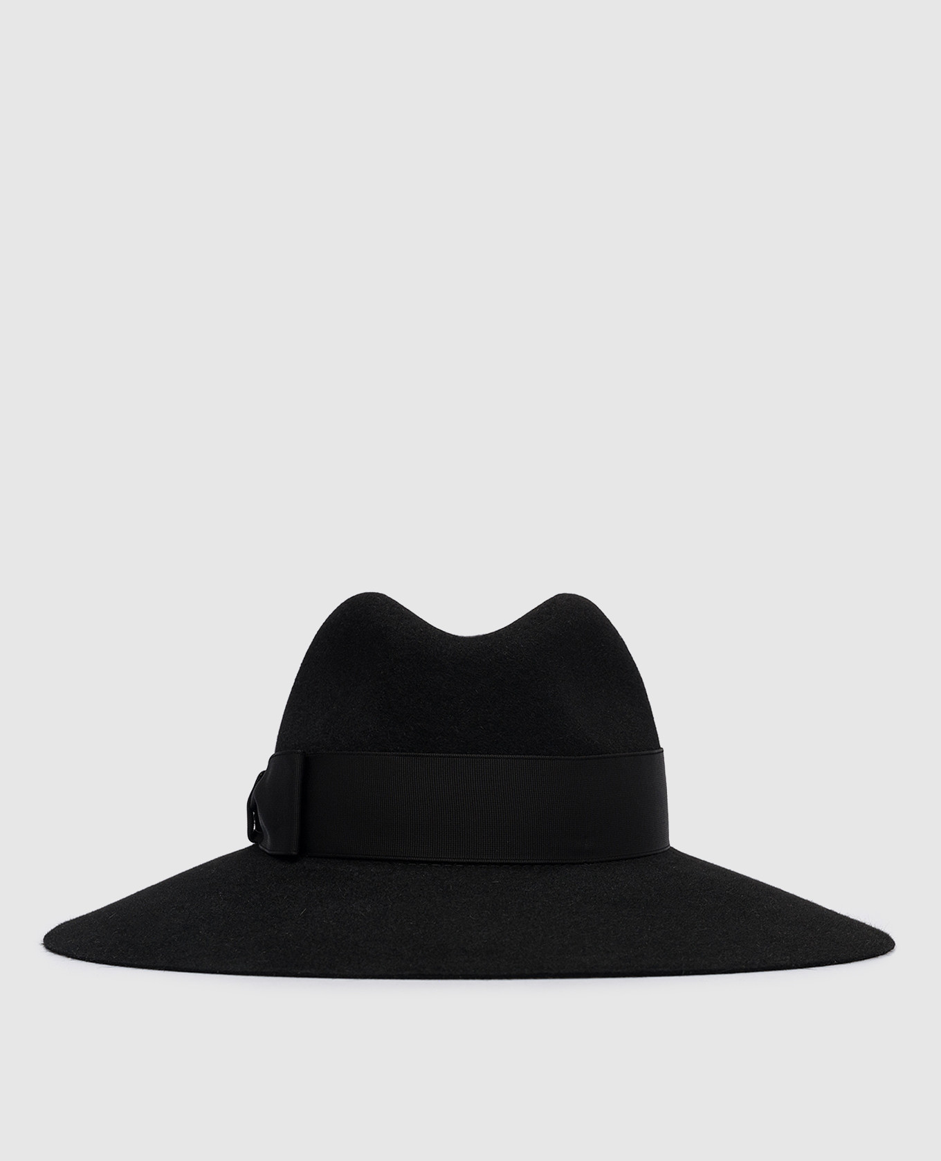 Sophie's black hat