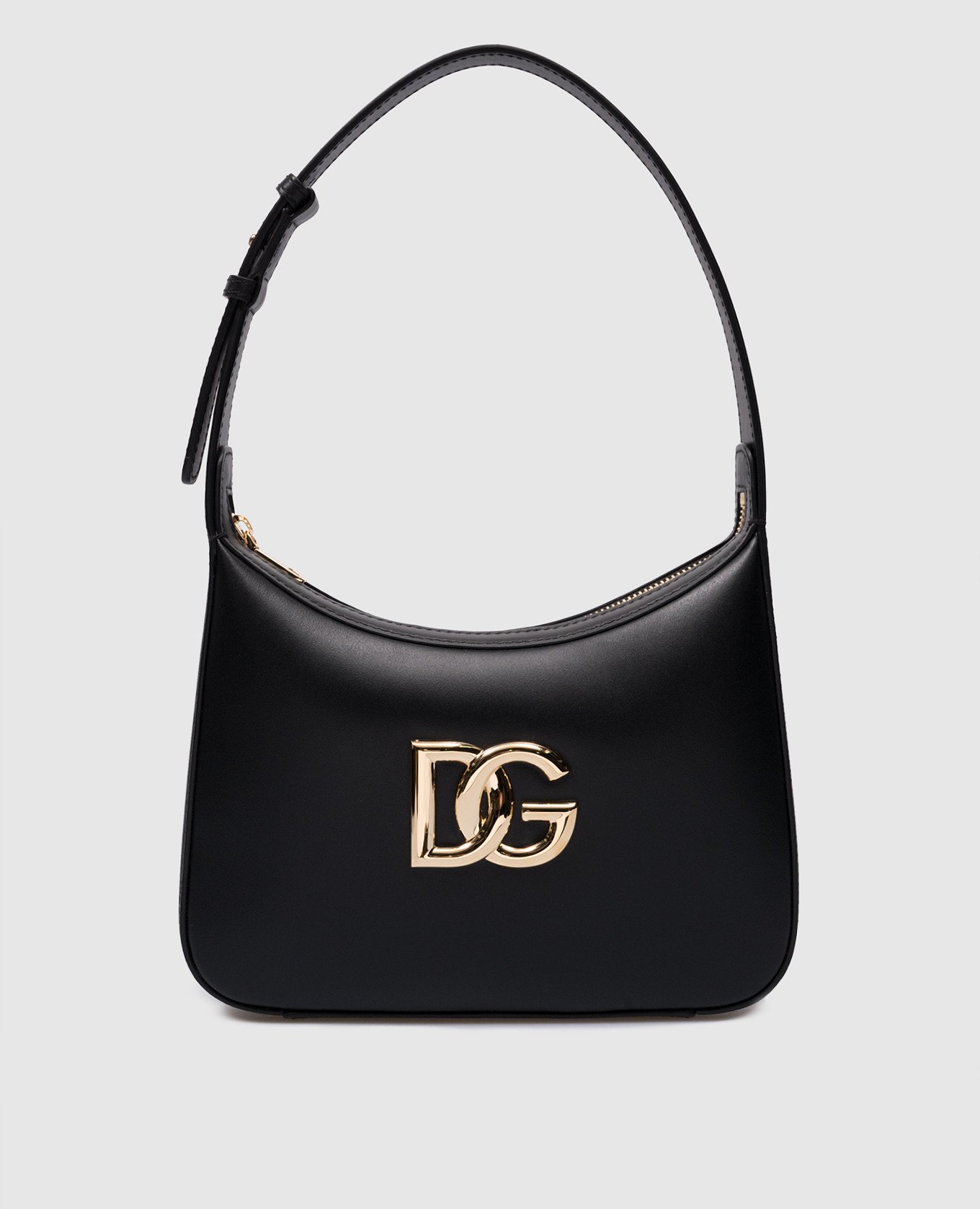 Черная кожаная сумка с металлическим логотипом