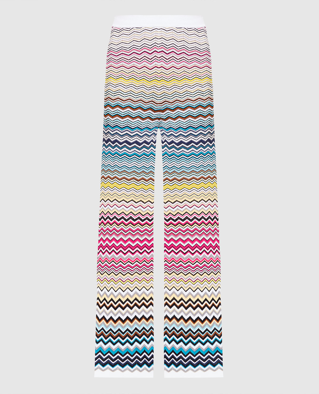Pants with a high fit in a geometric pattern