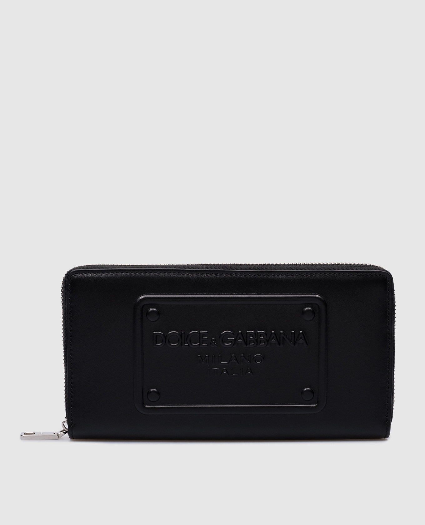 Черный кошелек с тиснением логотипа