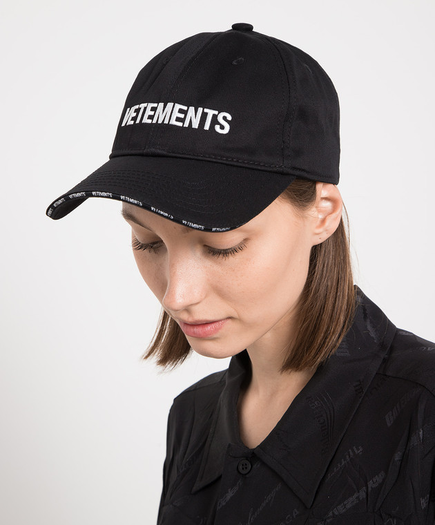 Vetements Black cap with logo embroidery UE54CA180B image 2