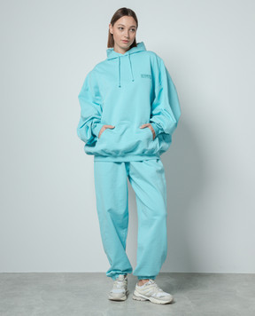 Vetements Голубые джогеры с вышивкой логотипа UE64SP600M