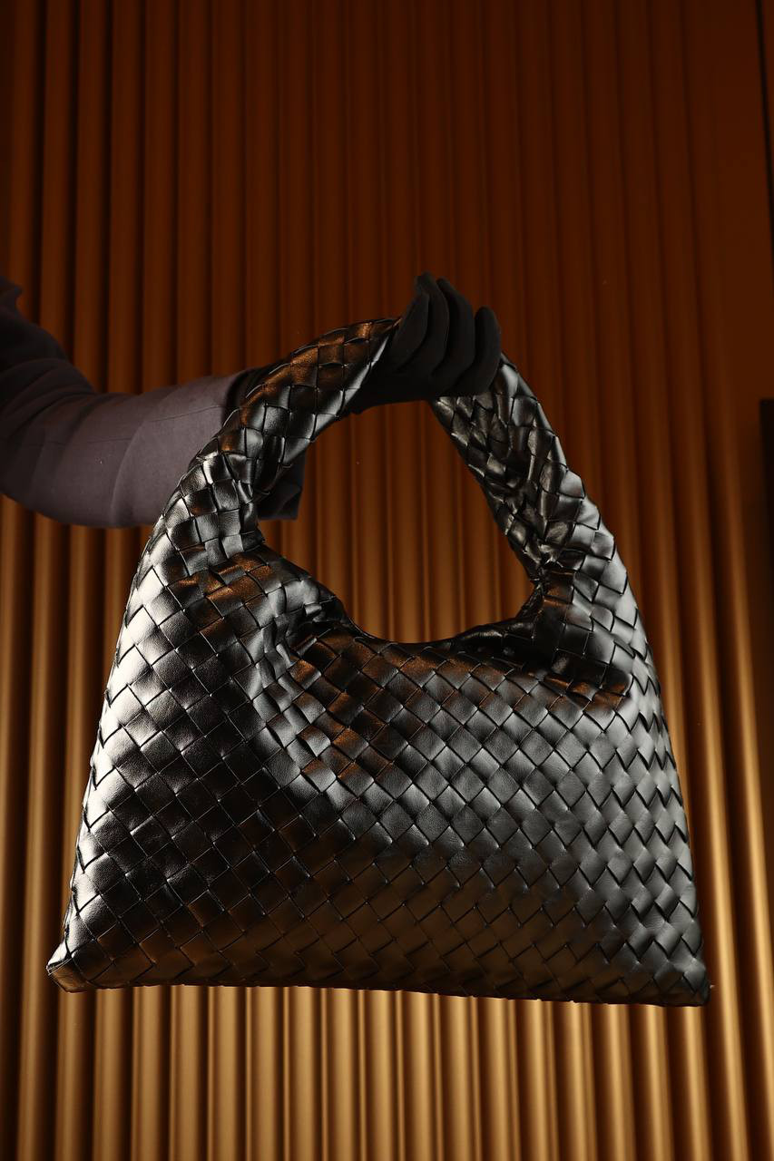 Bottega Veneta Черная кожаная сумка Small Hop с плетением 763966V3IV1 изображение 6