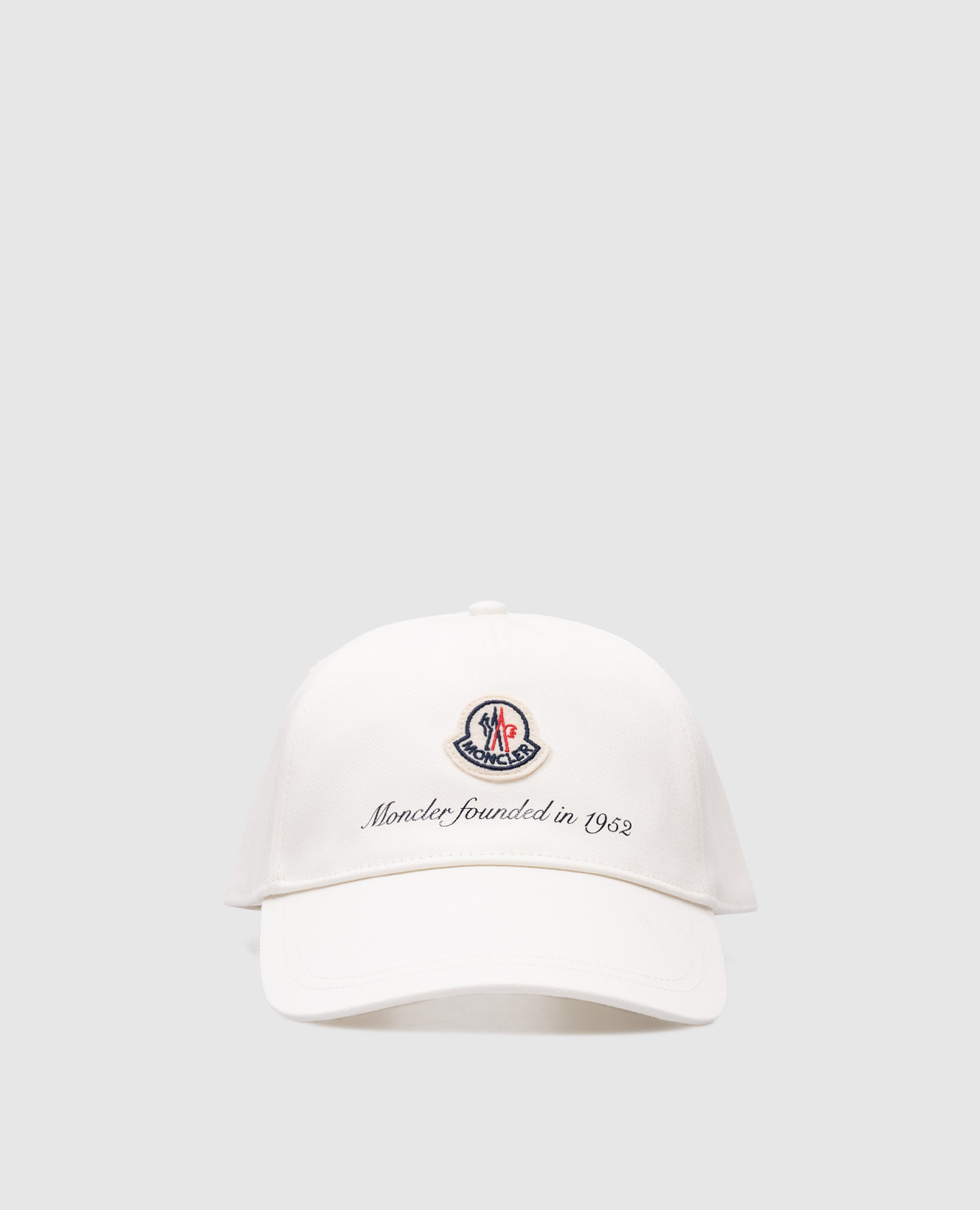 Белая кепка с логотипом