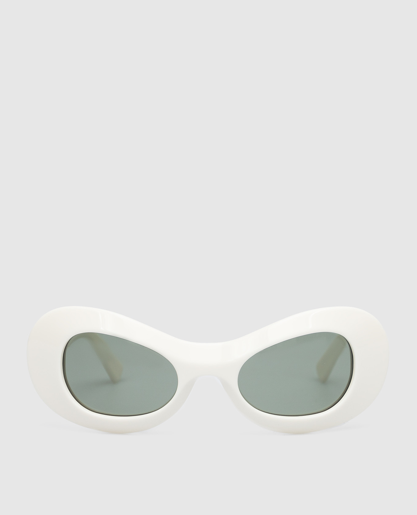 White Jordee sunglasses with textured logo