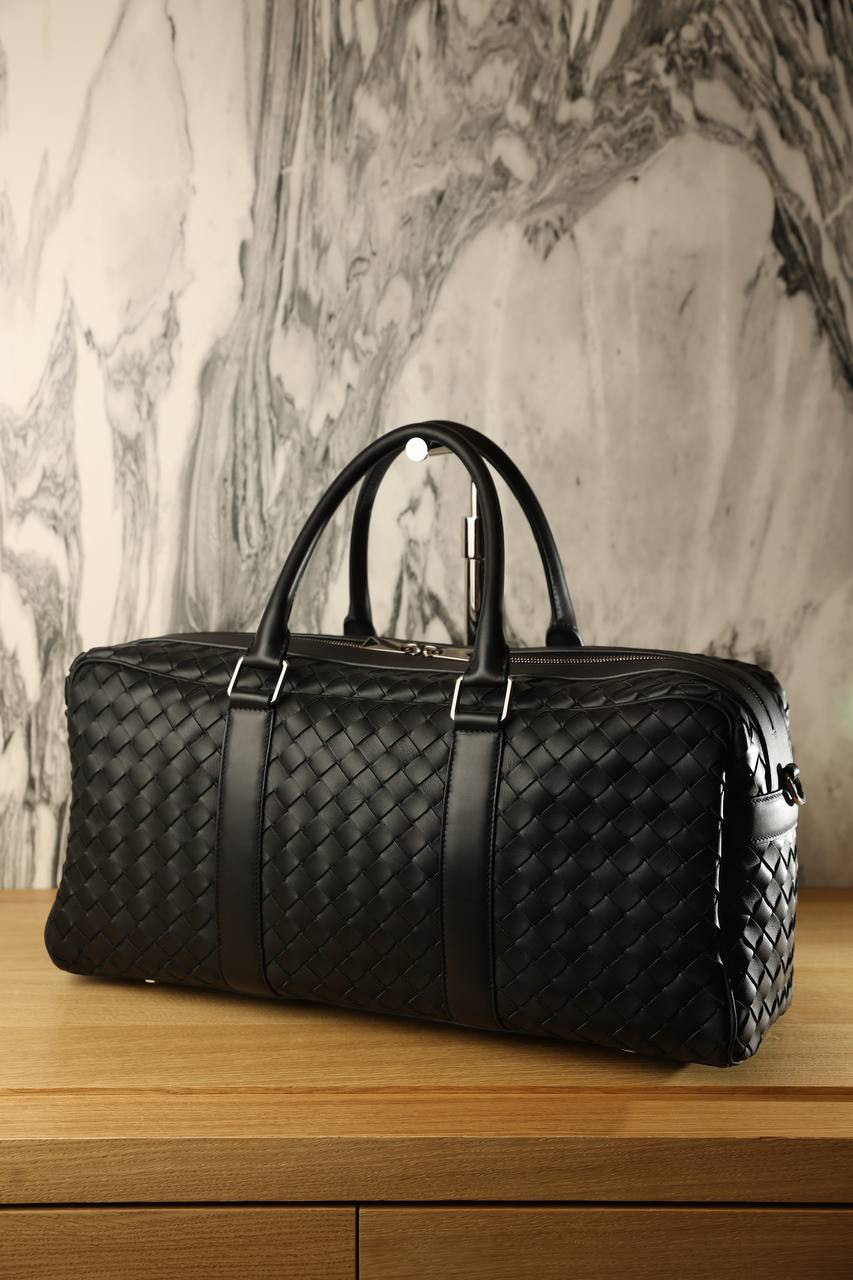 Bottega Veneta - Черная кожаная дорожная сумка с плетением