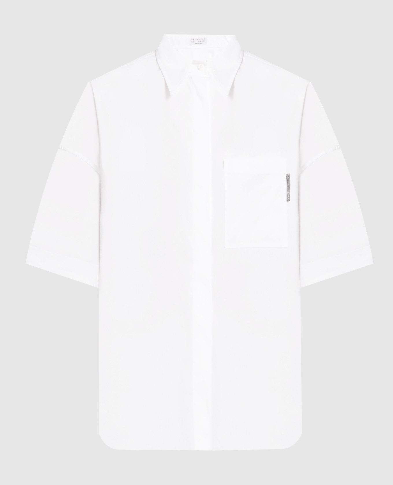 White shirt with monil chain