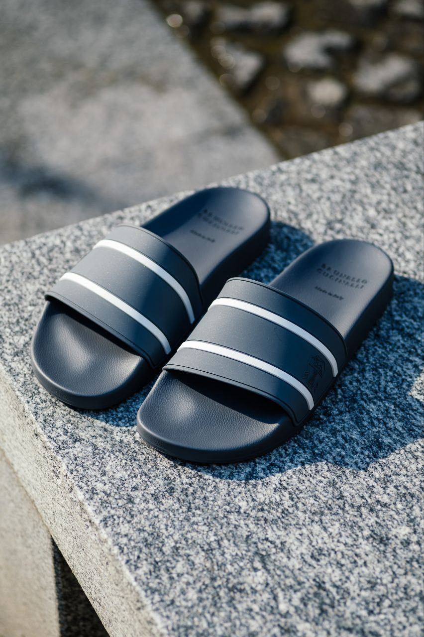 Brunello Cucinelli Серые слайдеры с фактурным логотипом MZUPOSR302 изображение 6