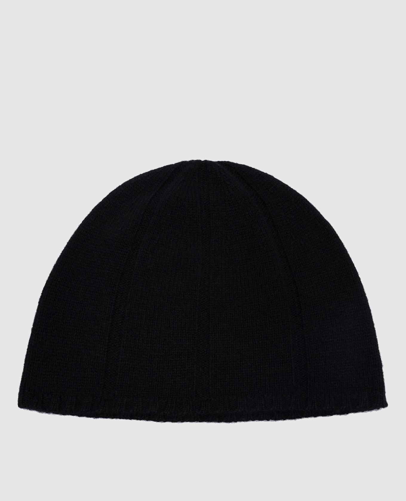 Black cap made of wool