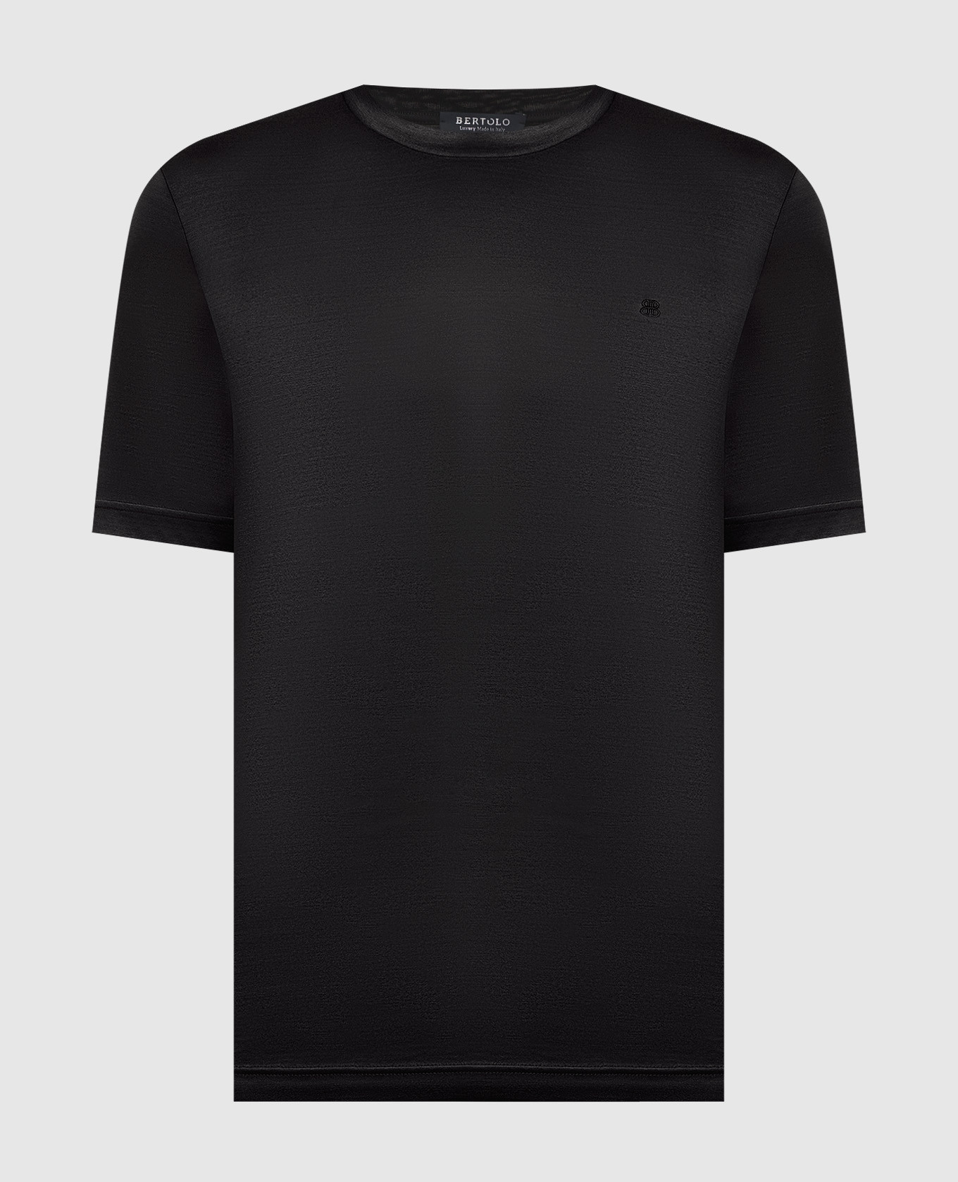 Черная футболка с вышивкой логотипа