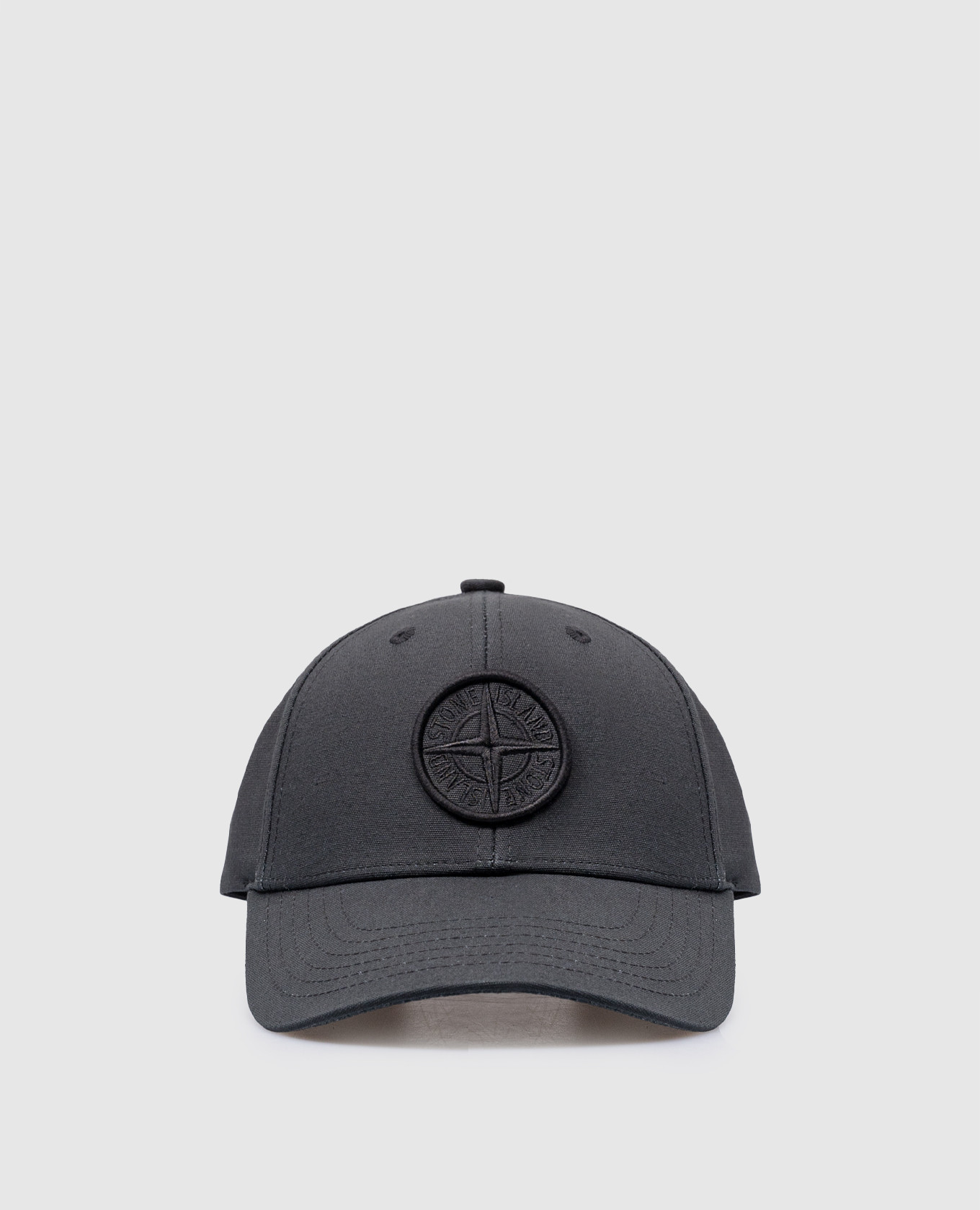 Black cap with textured logo embroidery