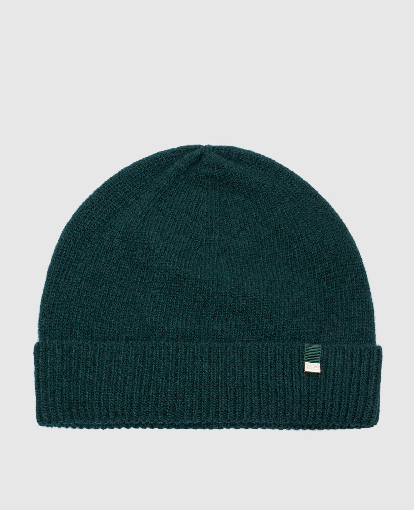 Зеленая шапка из шерсти с логотипом