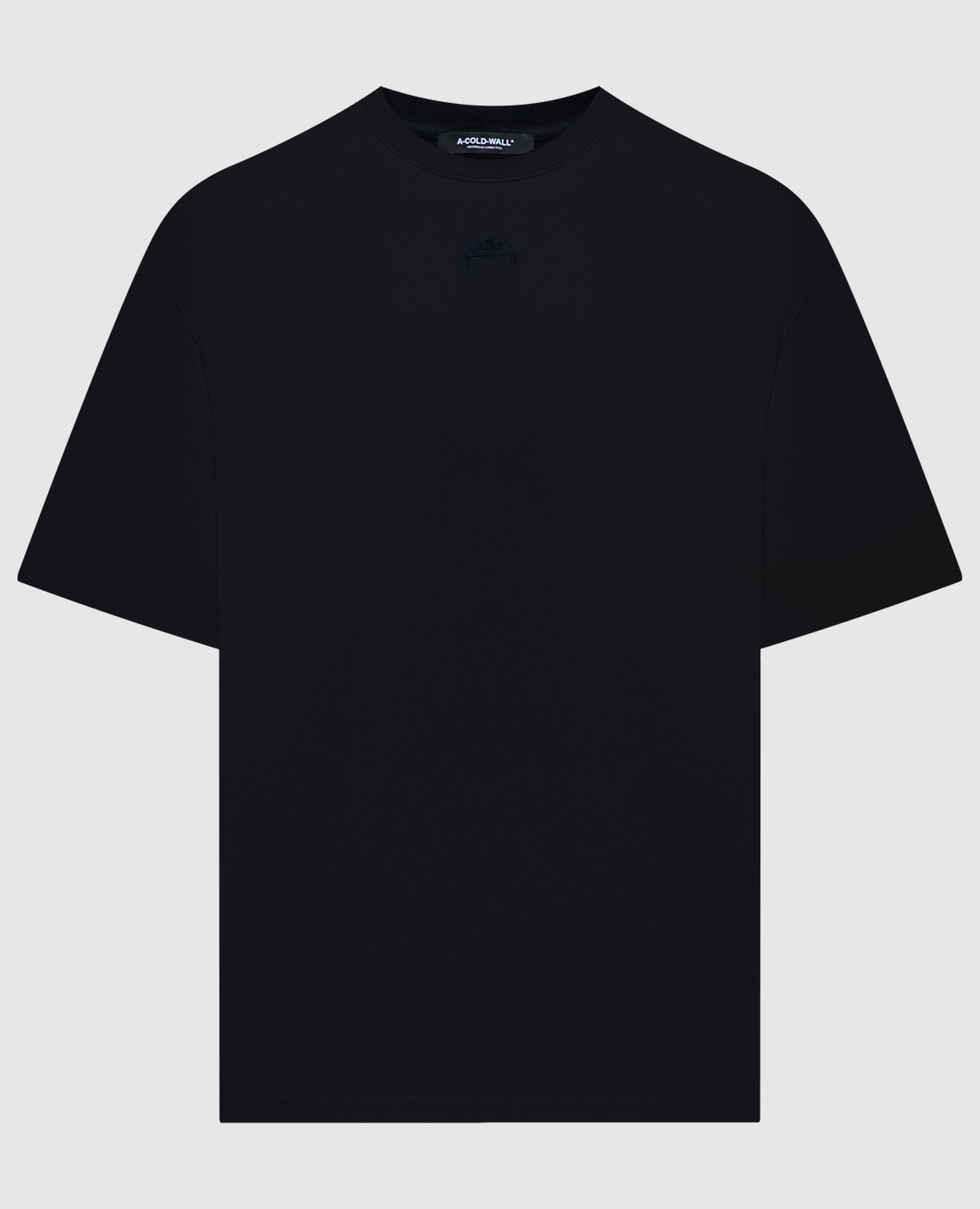 Черная футболка с вышивкой логотипа