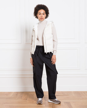 Brunello Cucinelli Бежевый гольф из кашемира с цепочкой мониль M12150103P