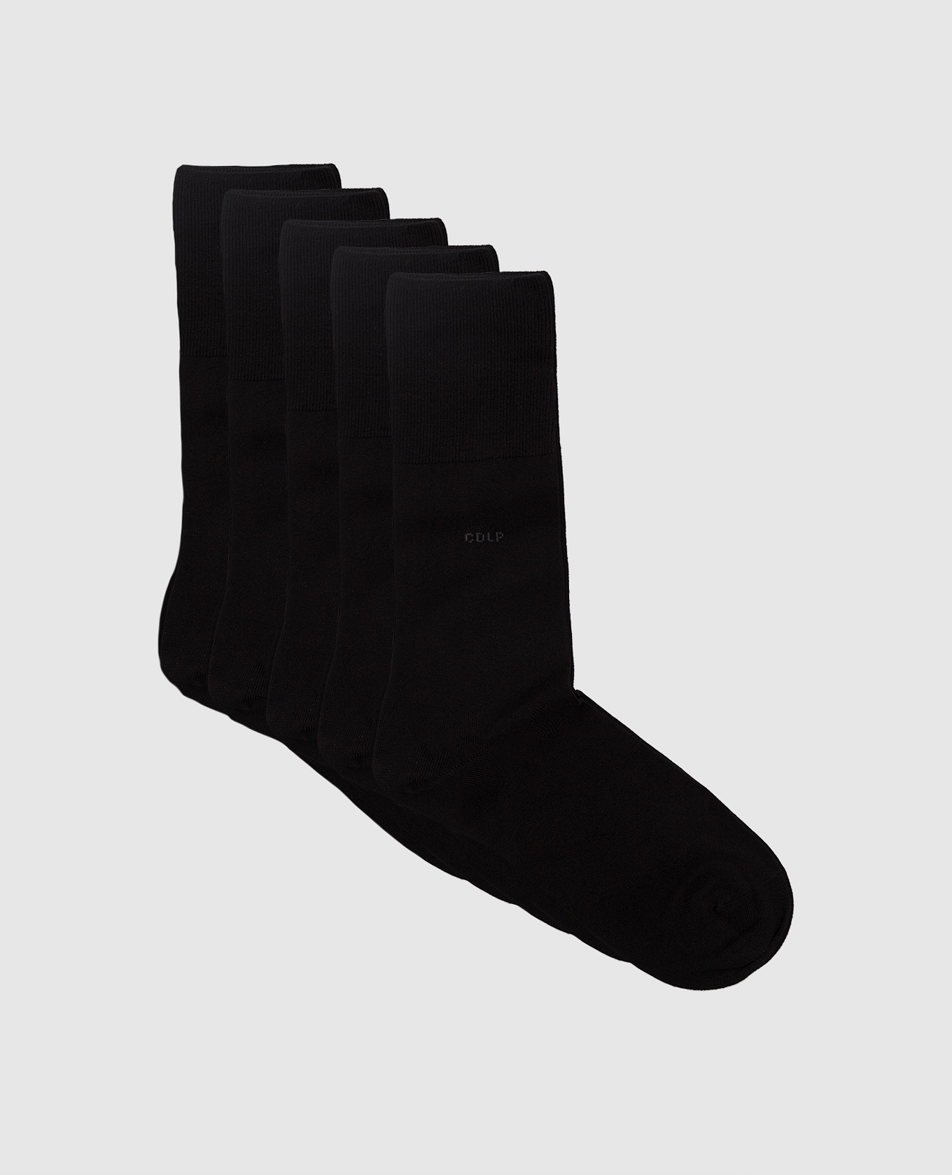 Набор черных носков с логотипом узором.
