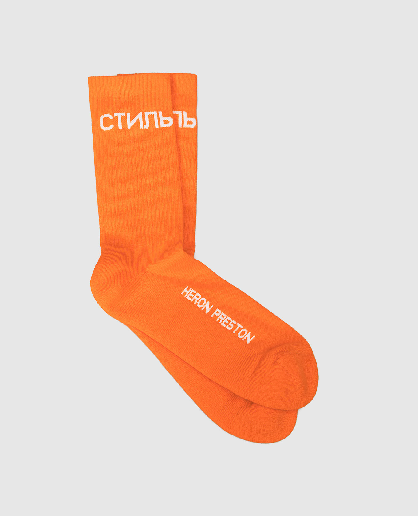 Оранжевые носки с узором логотипа стиль