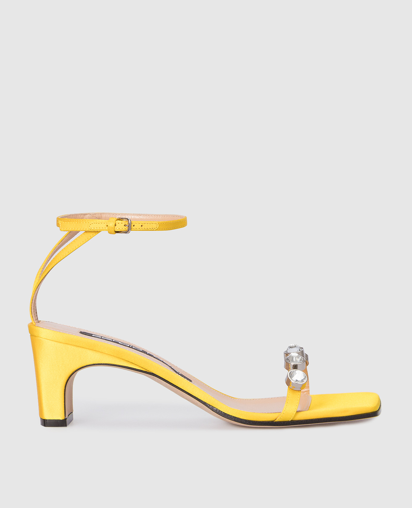 Yellow sandals with crystals