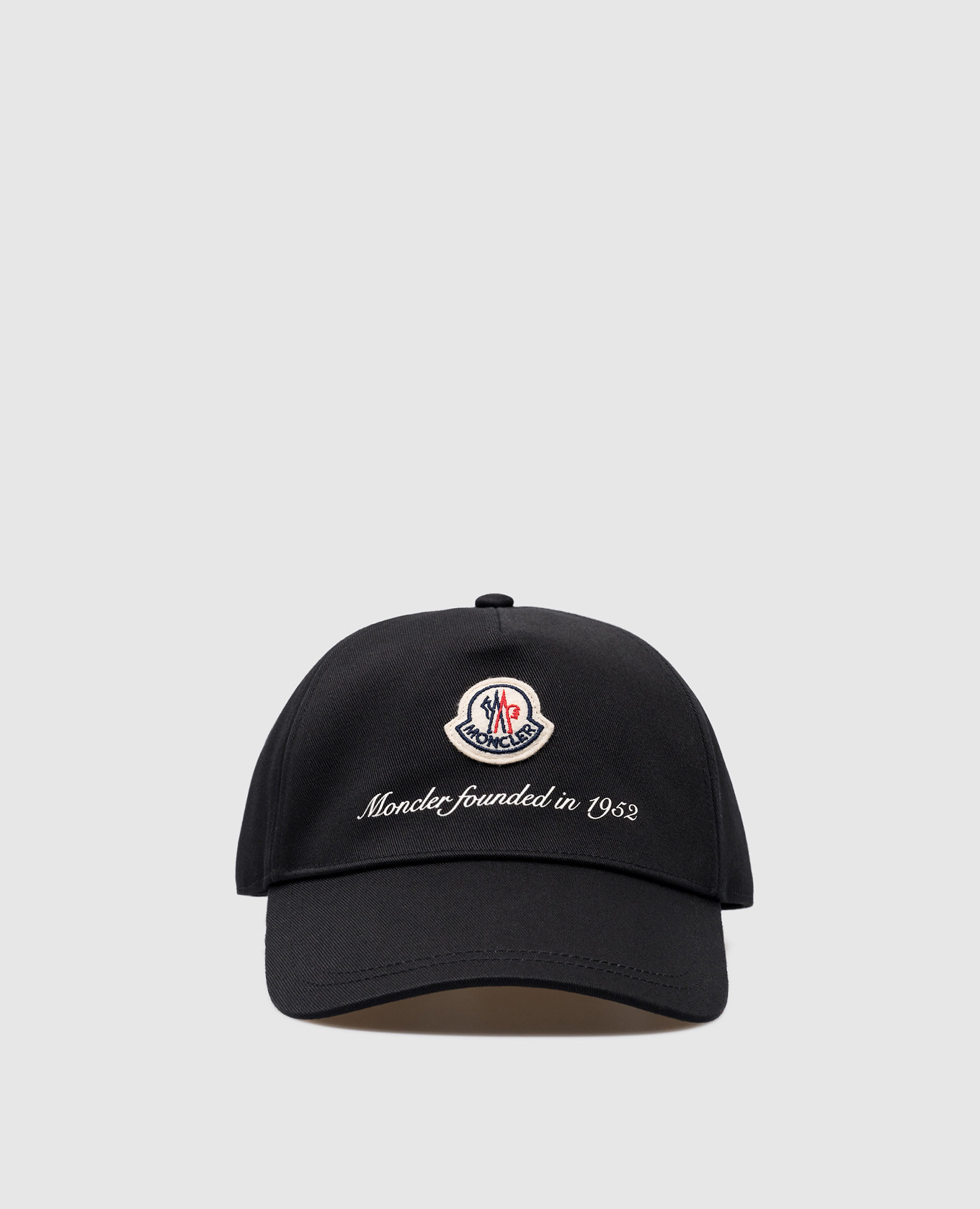 Черная кепка с логотипом