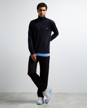 Off-White Синій гольф з логотипом OMHF048F23KNI001