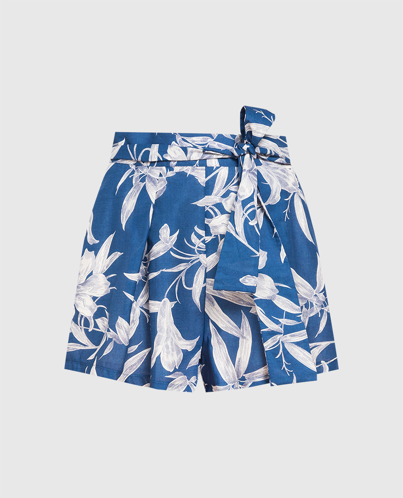 Blue shorts in floral print