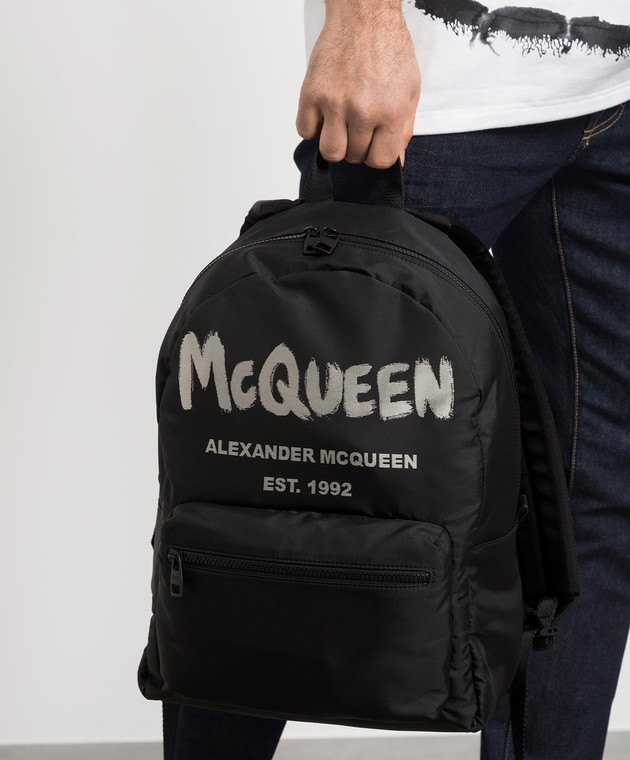 Alexander McQueen Black backpack with McQueen Graffiti print 6464571AABW изображение 2