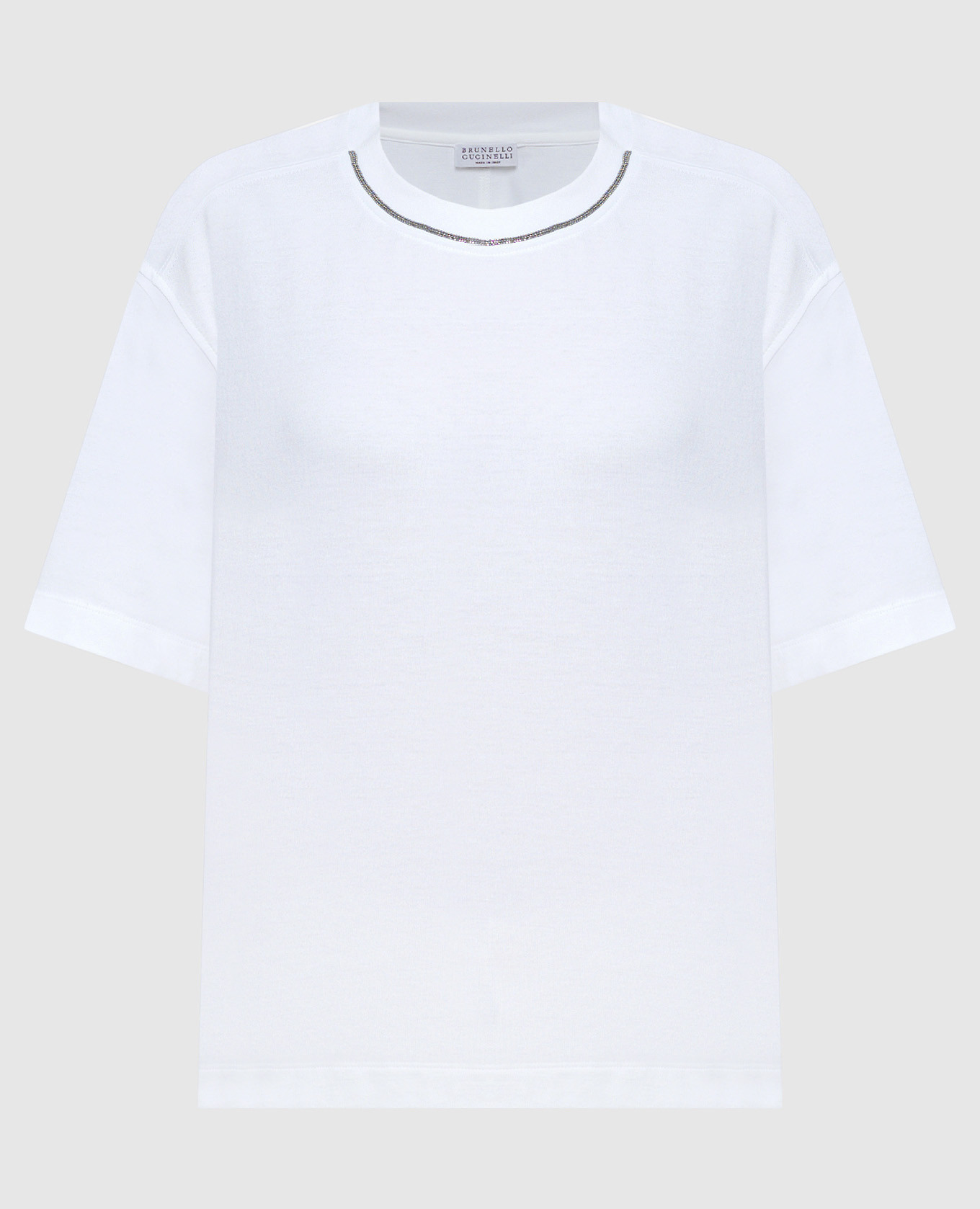 White t-shirt with monil chain made of ekolatuny