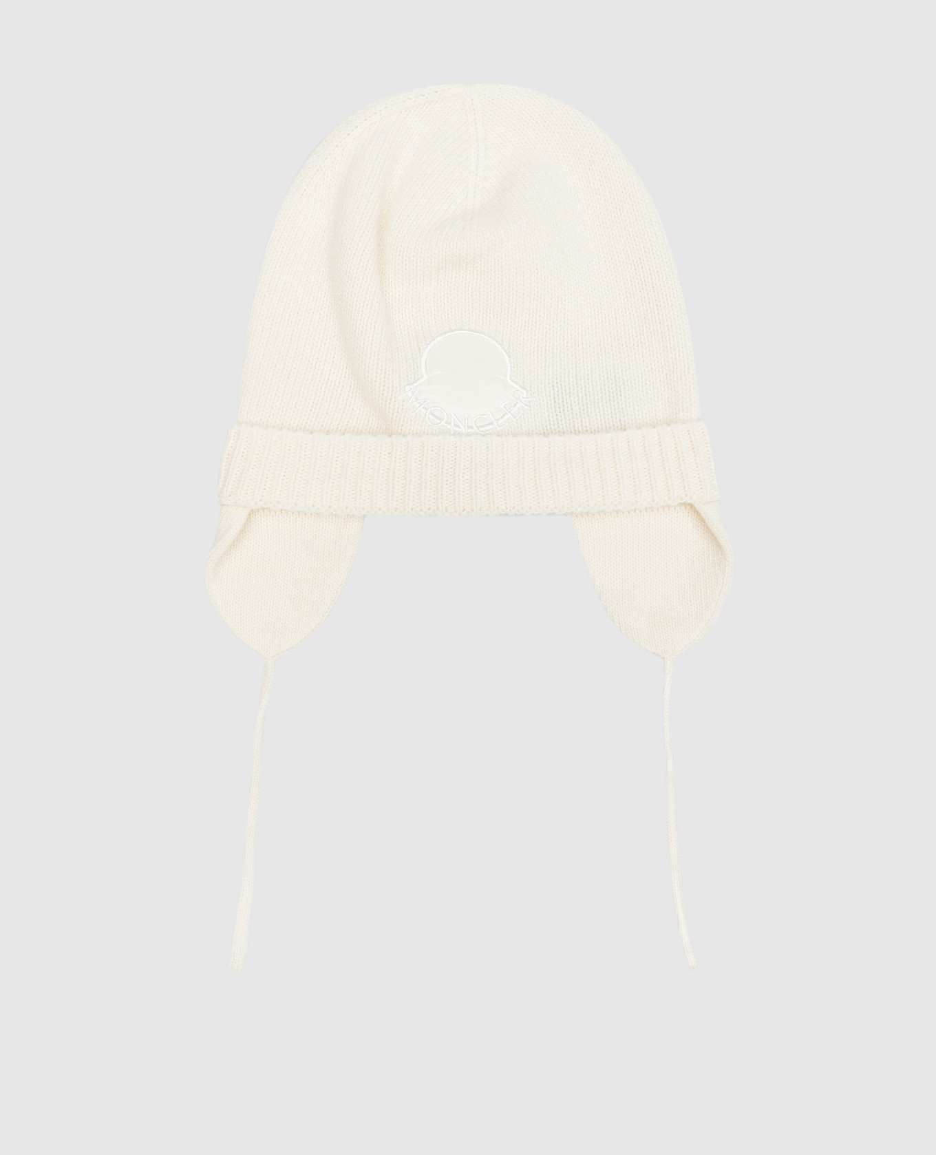 Children's white hat made of wool