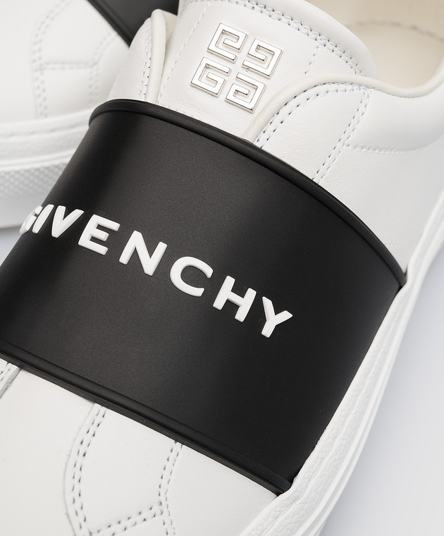 Shop GIVENCHY Low sneakers in color blocking mat leather (BM08219814 001)  by MadisonAvenueHK | BUYMA