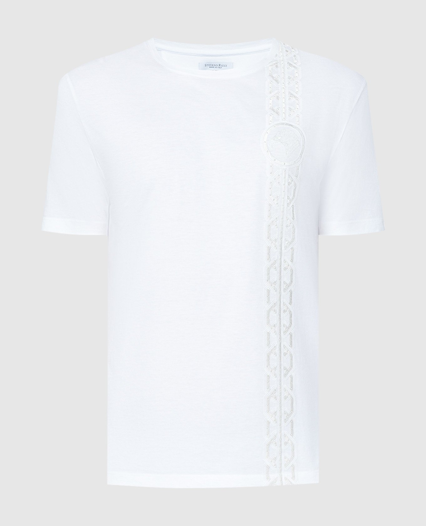 Белая футболка с вышивкой