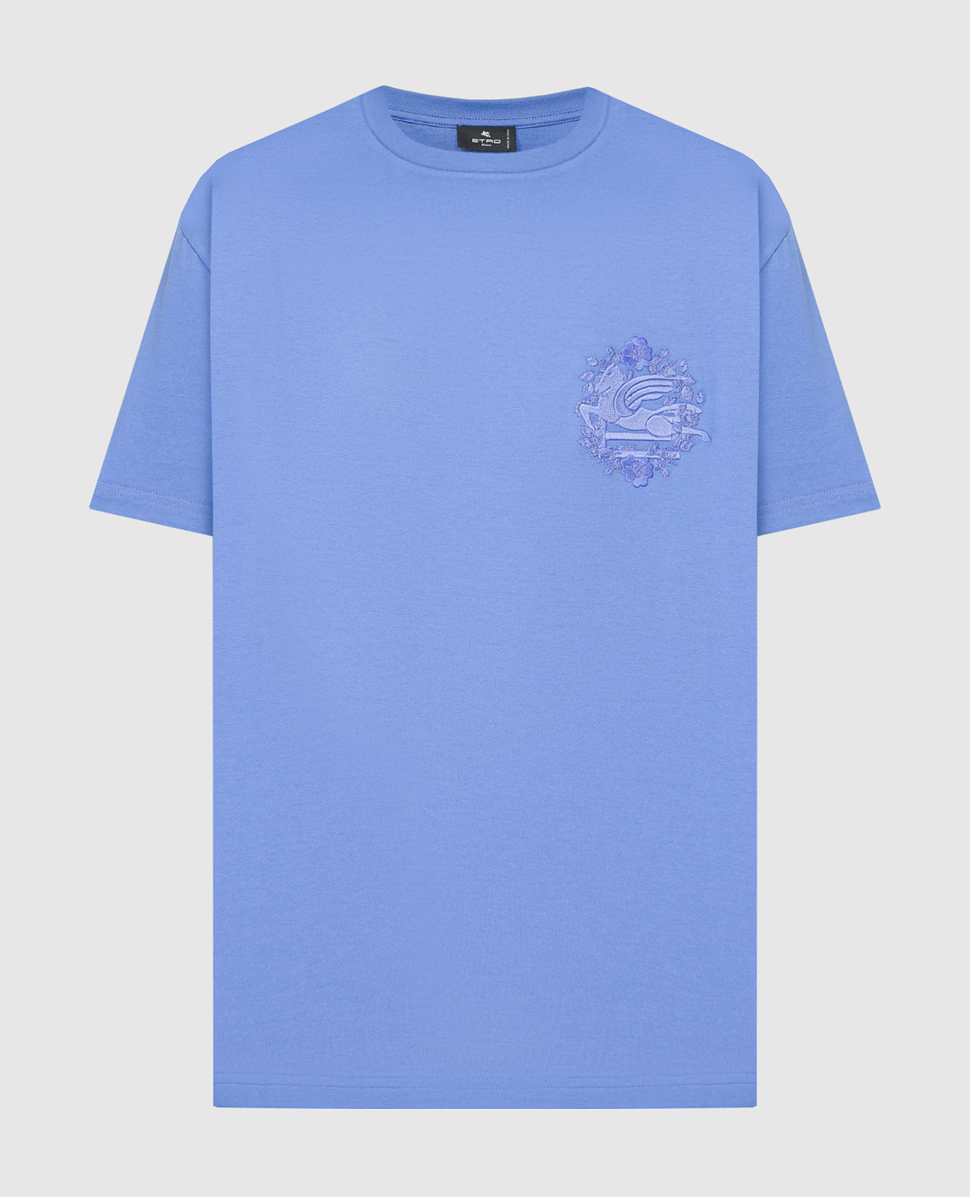 Синяя футболка с вышивкой эмблемы