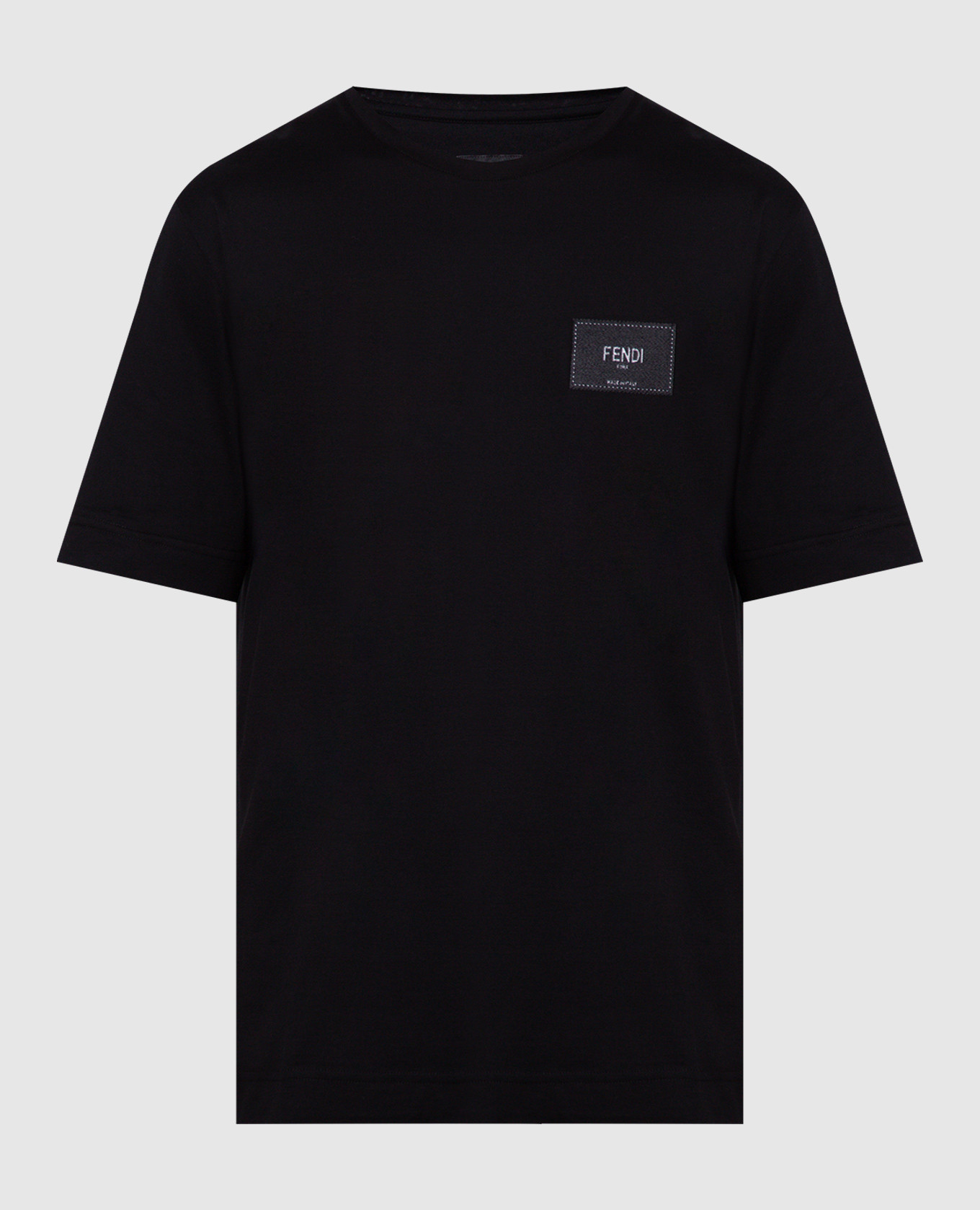 Чернная футболка с патчем логотипа