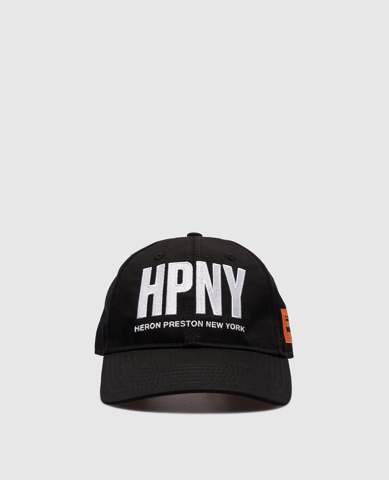 Черная кепка с вышивкой логотипа HPNY