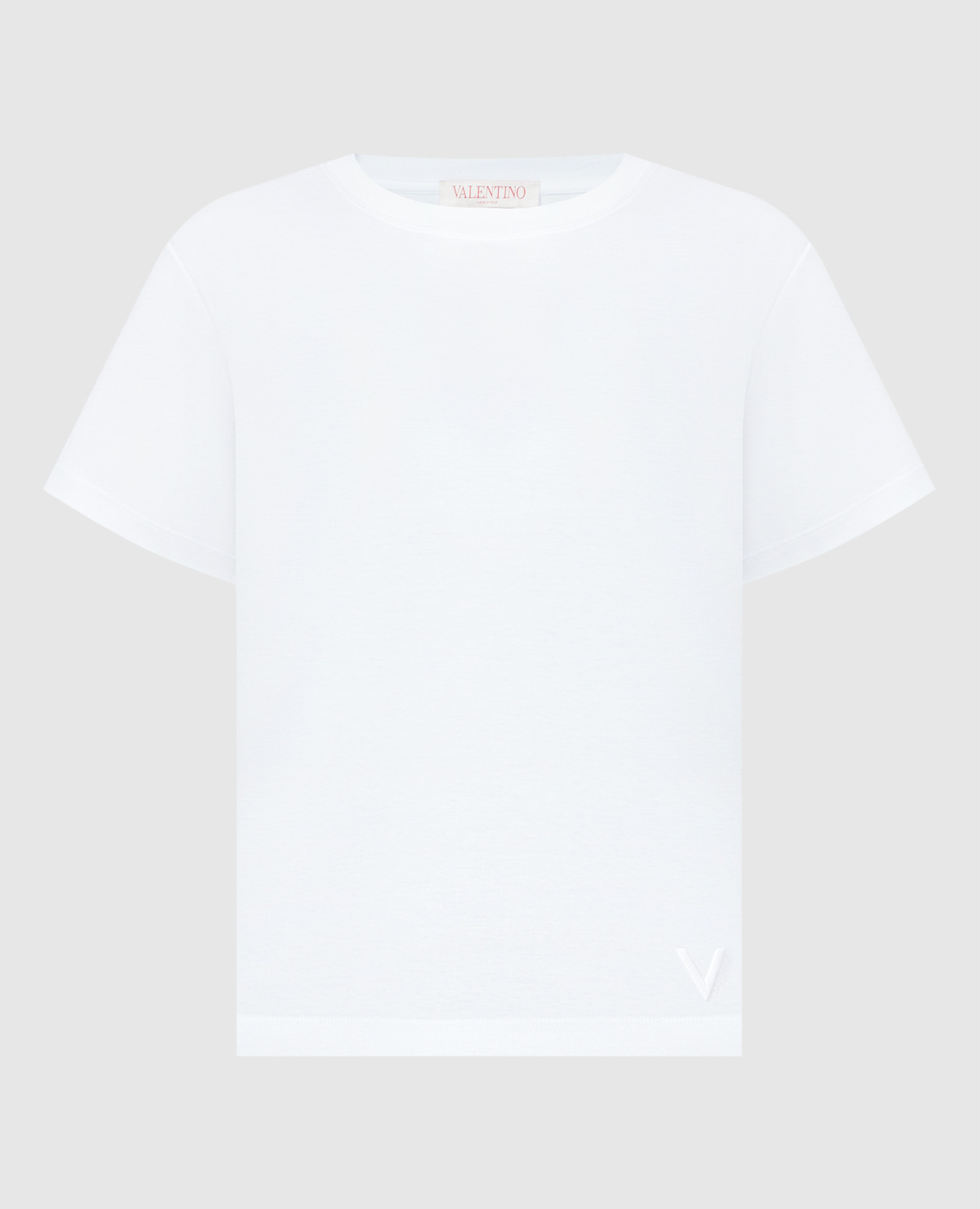 Белая футболка с вышивкой логотипа