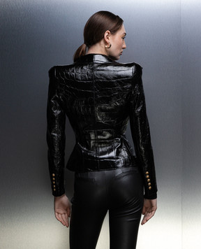 Balmain Черный кожаный двубортный жакет с тиснением под крокодила. BF0SI355LC68
