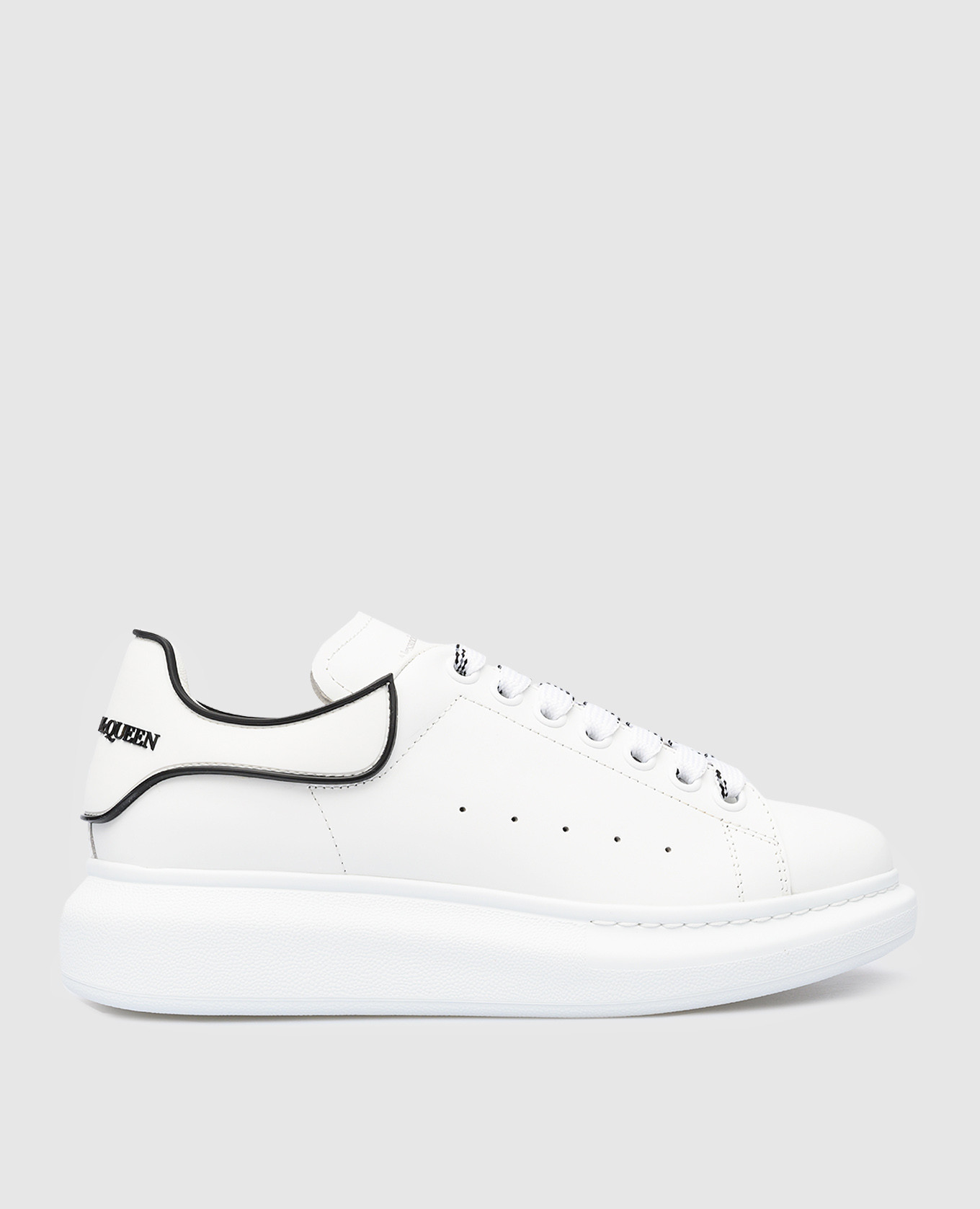 Белые кожаные кроссовки с контрастным логотипом