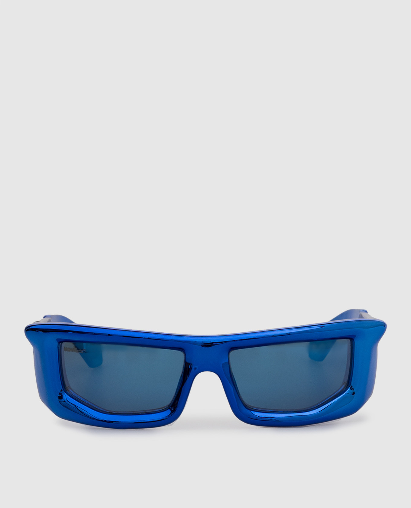 Gafas de sol azul volcanita con efecto metalizado.
