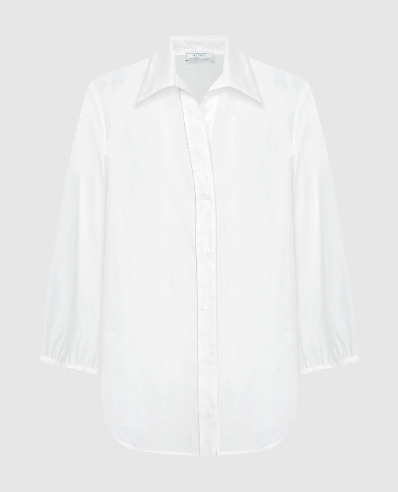 White shirt with silk and monil chain