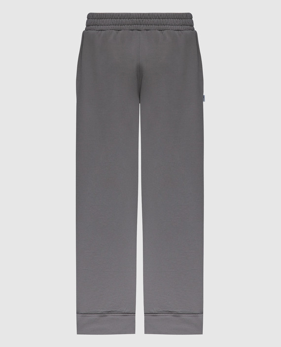Sports pants with slits