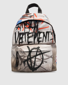 Vetements Серый рюкзак с граффити принтом. UE54BA100G