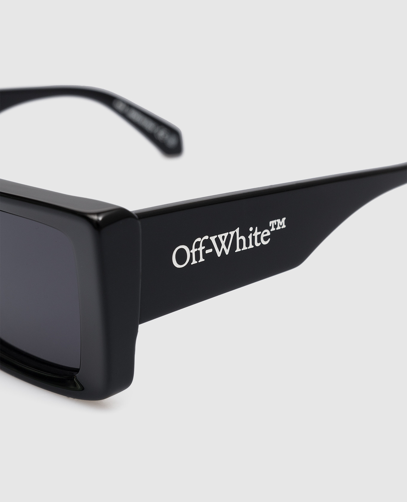 Off-White - Черные солнцезащитные очки Savannah с тиснением