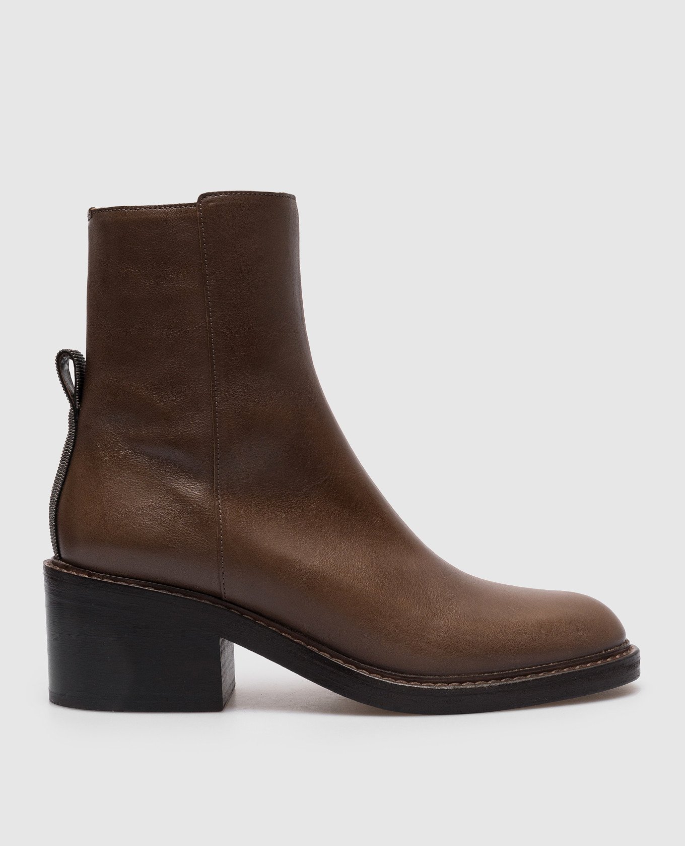 Brown leather ankle boots with monil chain