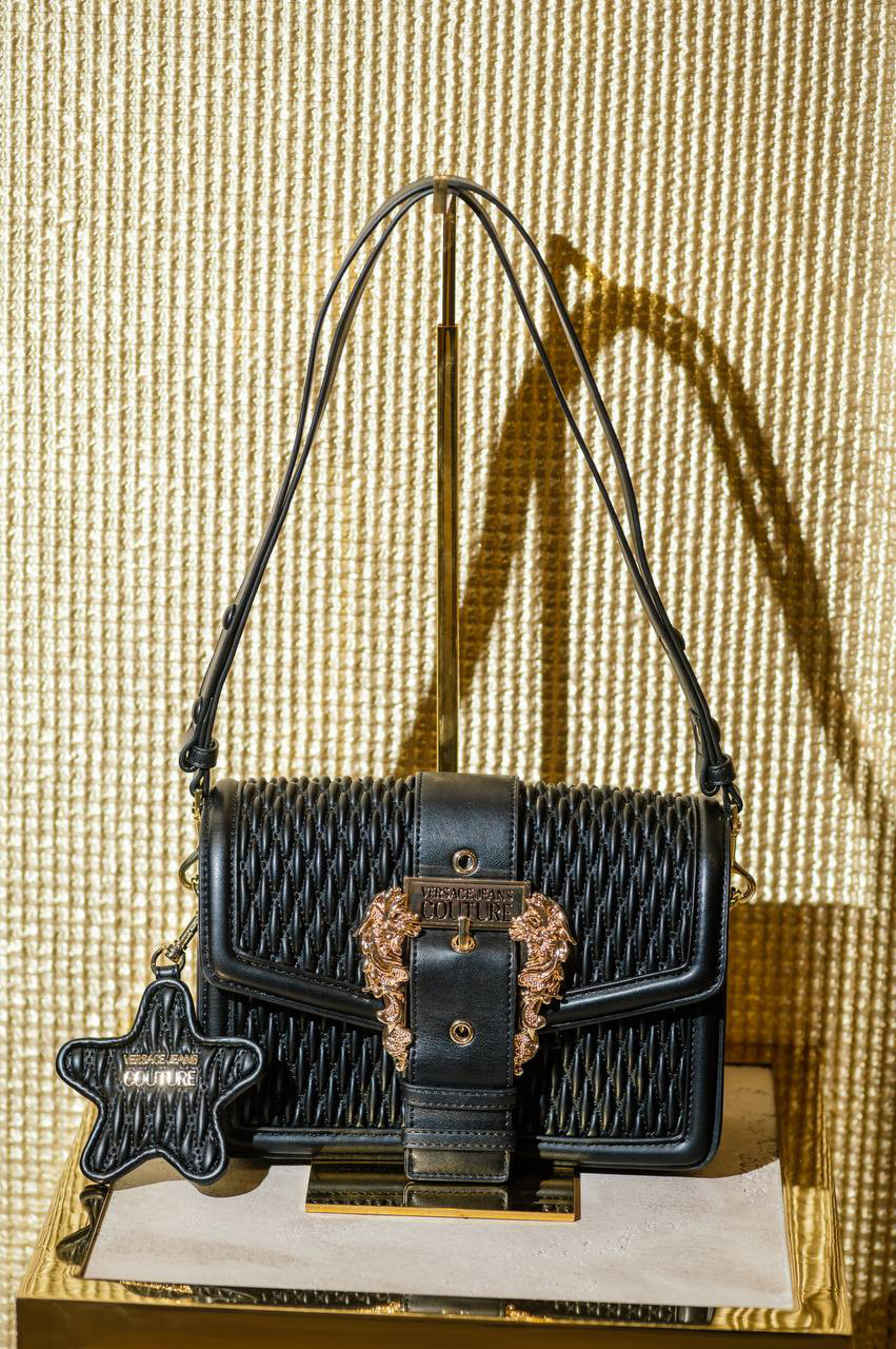 Versace Jeans Couture Черная сумка-мессенджер с логотипом в стиле барокко с стежкой 75VA4BF1ZS818 изображение 6