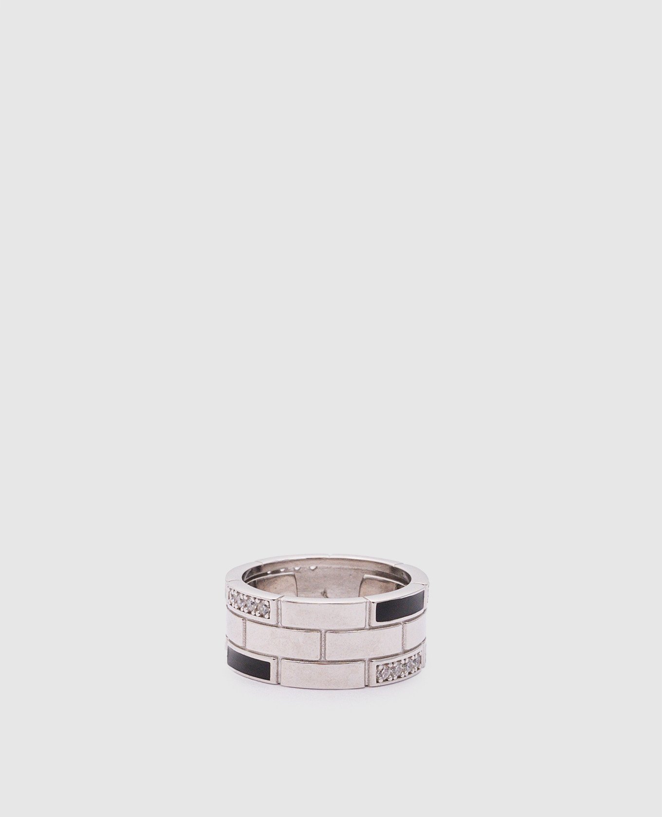 Silver ring with zirconium