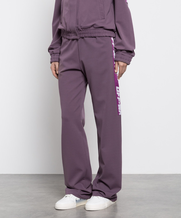 Off-White Фиолетовые спортивные брюки с брендированными лампасами Athl OWVI010F22JER001 изображение 3
