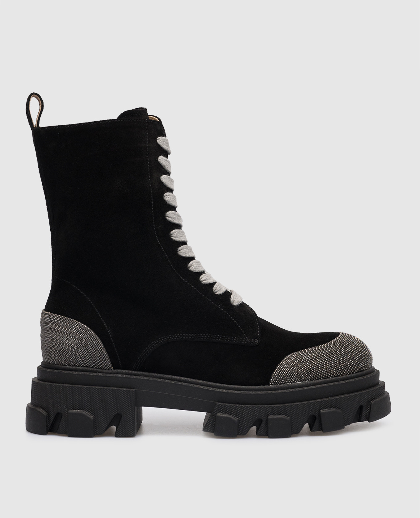 Black suede boots with monil chain